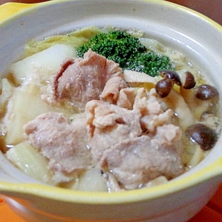 冬瓜スープの素で♪大根と豚肉とブロッコリーの一人鍋